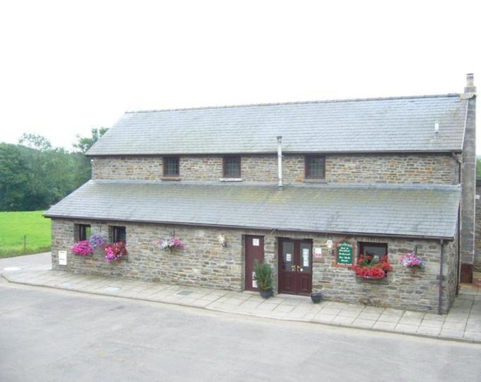 The Countryman Inn Лантрисант Екстериор снимка