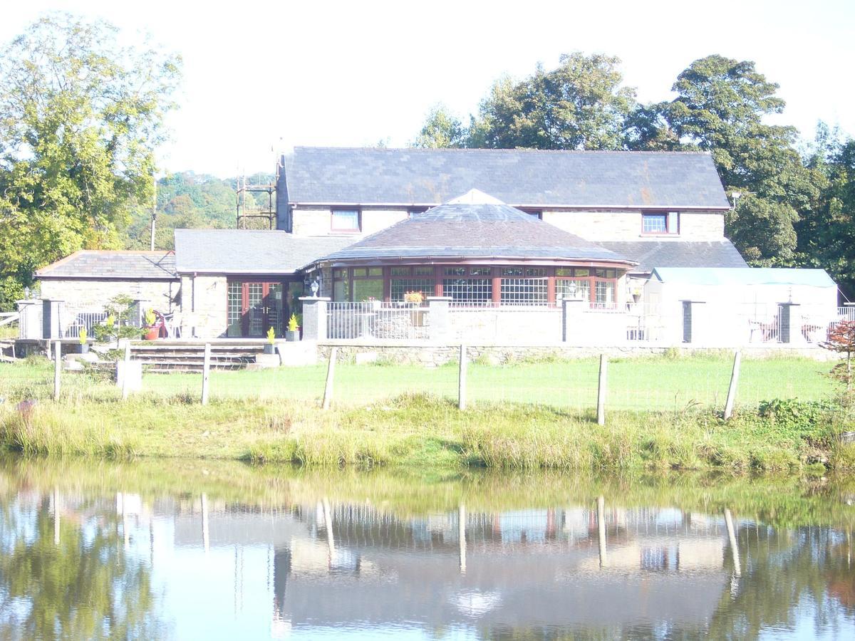 The Countryman Inn Лантрисант Екстериор снимка
